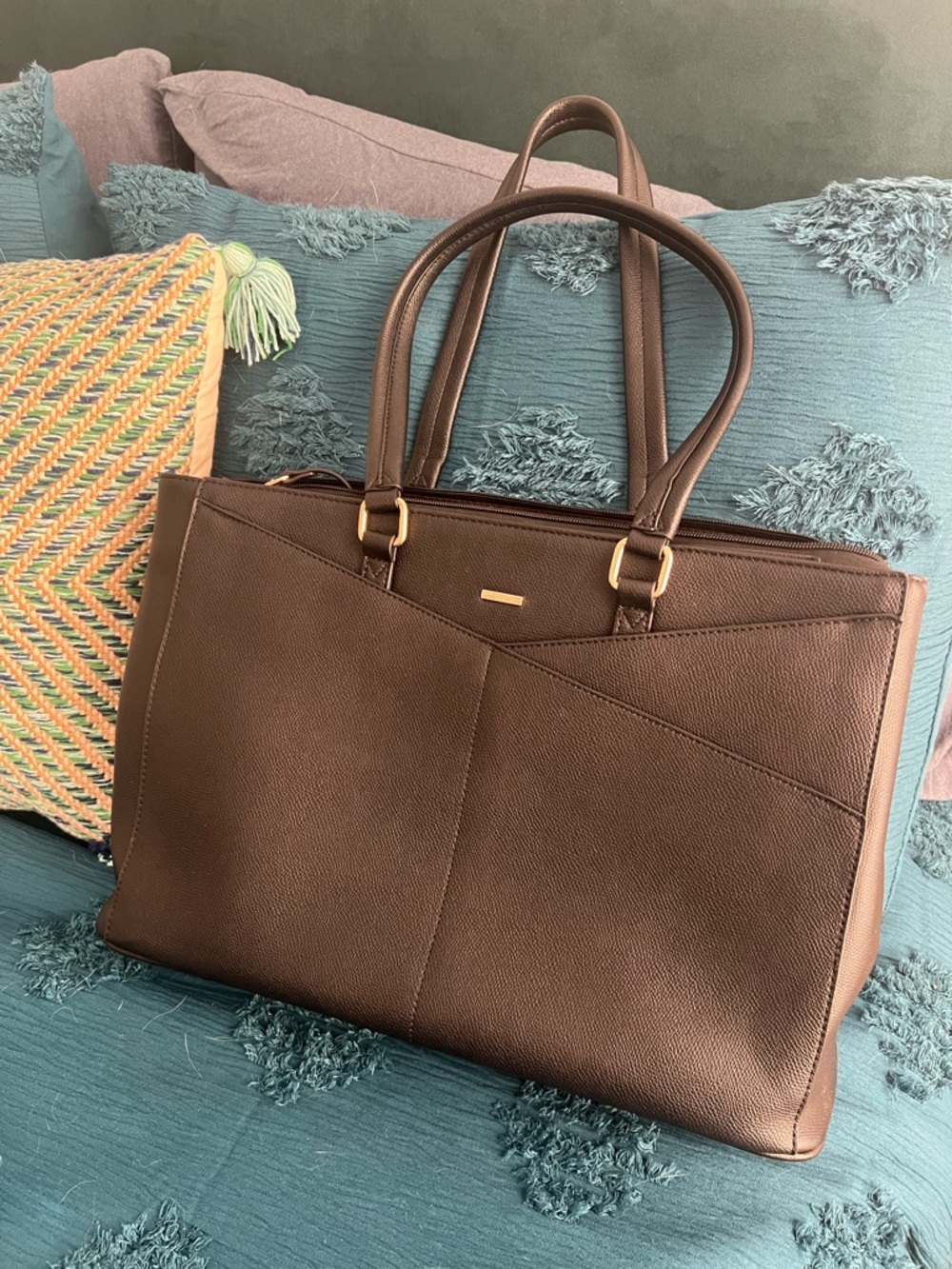 Black travel tote bag